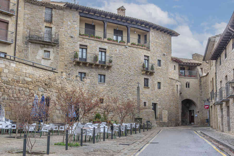 Zaragoza - Sos del Rey Católico 03.jpg